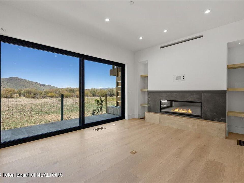 1st image of 422 Hidden Hollow Dr