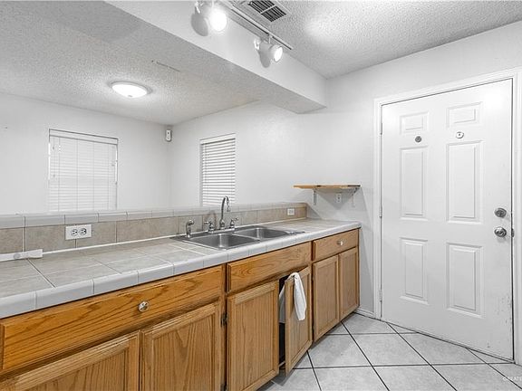 5th image of 3909 Zinnia Ave