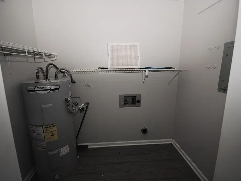 620 Oak Park Blvd #204 — Photo 37