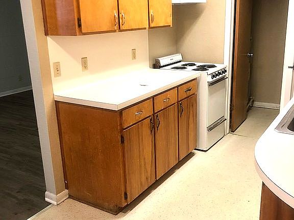 5th image of 401 E Texas St APT 8