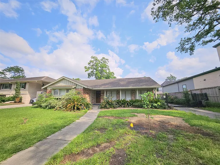 5019 Yarwell Dr — Photo 2