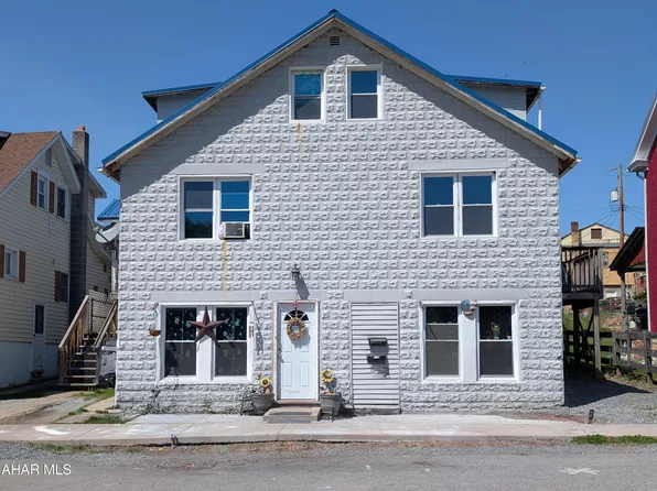 806 Spring St, Saxton, PA 16678