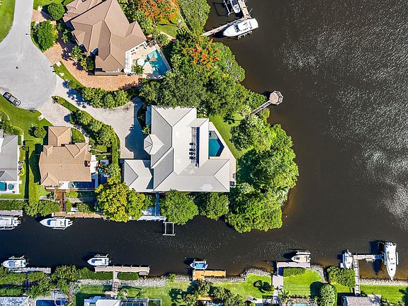4th image of 8818 SE Riverfront Terrace