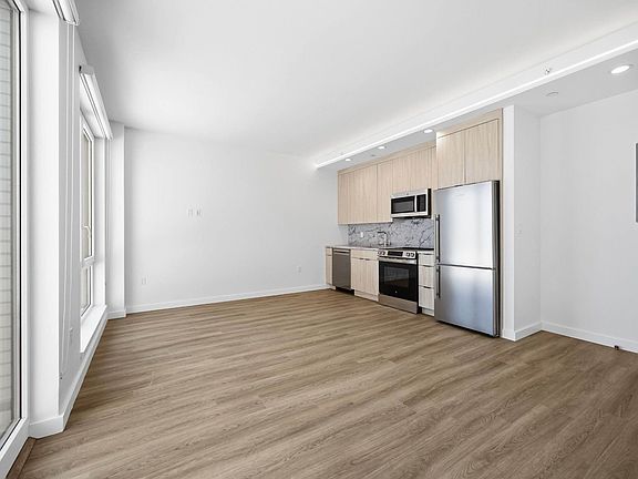 3rd image of 100 Sullivan Pl #601
