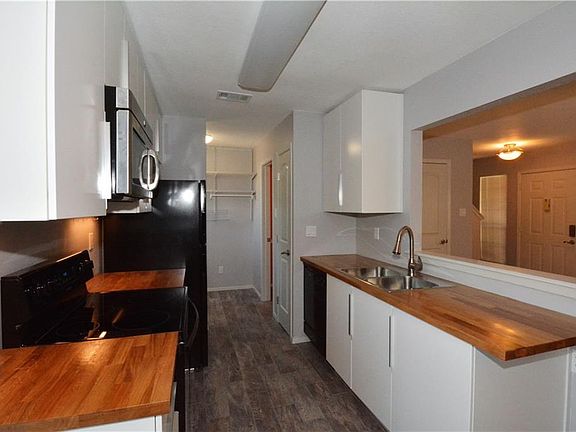 4th image of 1015 E Yager Ln Unit 4