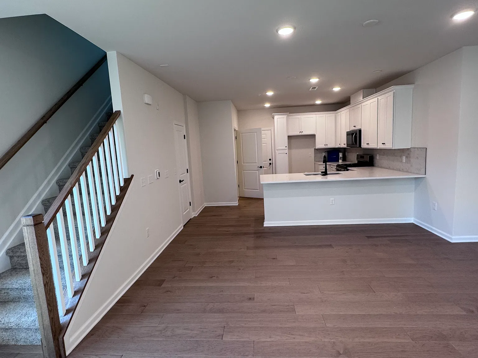 1006 Greenwich Dr — Photo 1