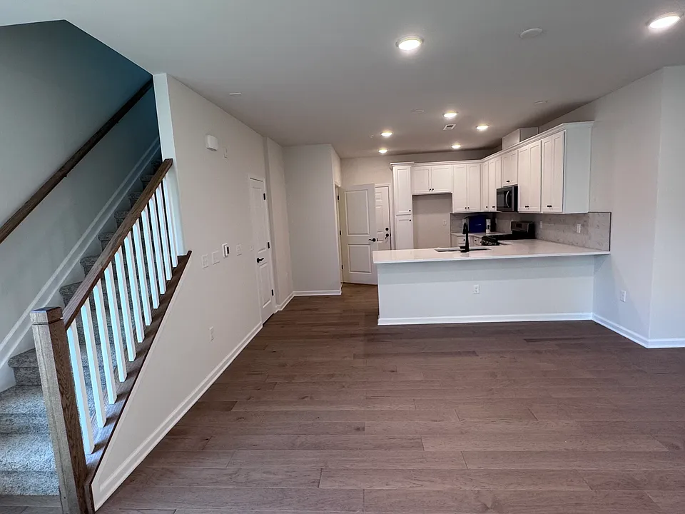 1006 Greenwich Dr