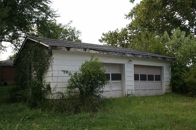 2nd image of 1720 N Highway 19