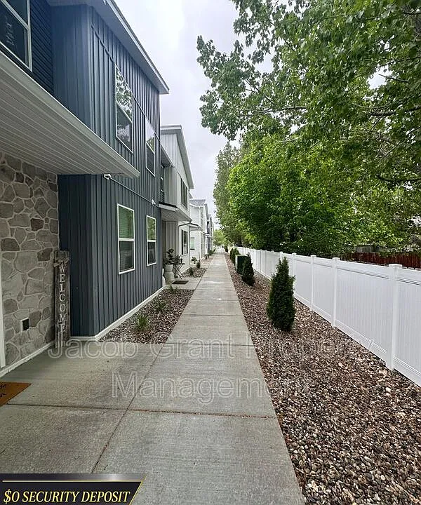 826 E Sunnyside Rd #4
