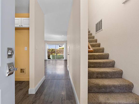 5th image of 971 Hacienda Circle