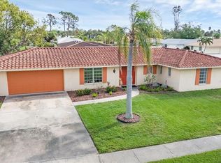 7423 Dickens Dr, Sarasota, FL 34231