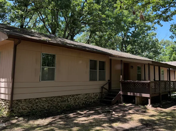 8879 Douglas Ln, Joplin, MO 64804