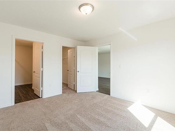 5th image of 1104 Wynnmere Walk Ave