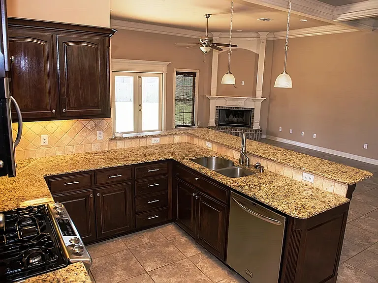 507 Brompton Ln — Photo 4