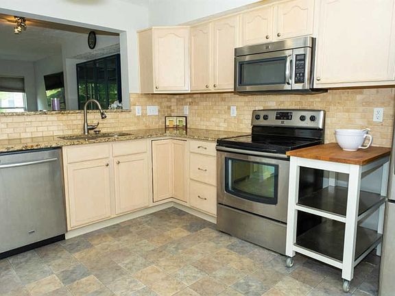 3rd image of 4102 Eastvillage Dr