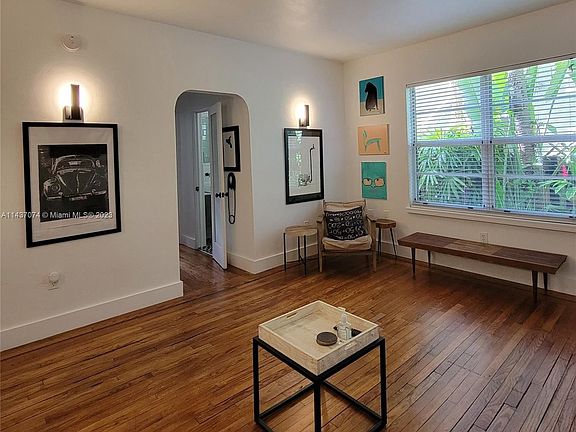 3rd image of 1524 Euclid Ave APT 2