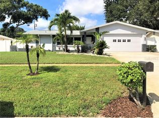 8962 Lynwood Dr, Seminole, FL 33772