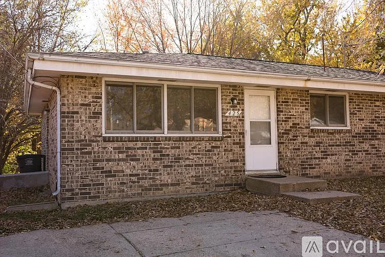 421 E Watrous Ave — Photo 1