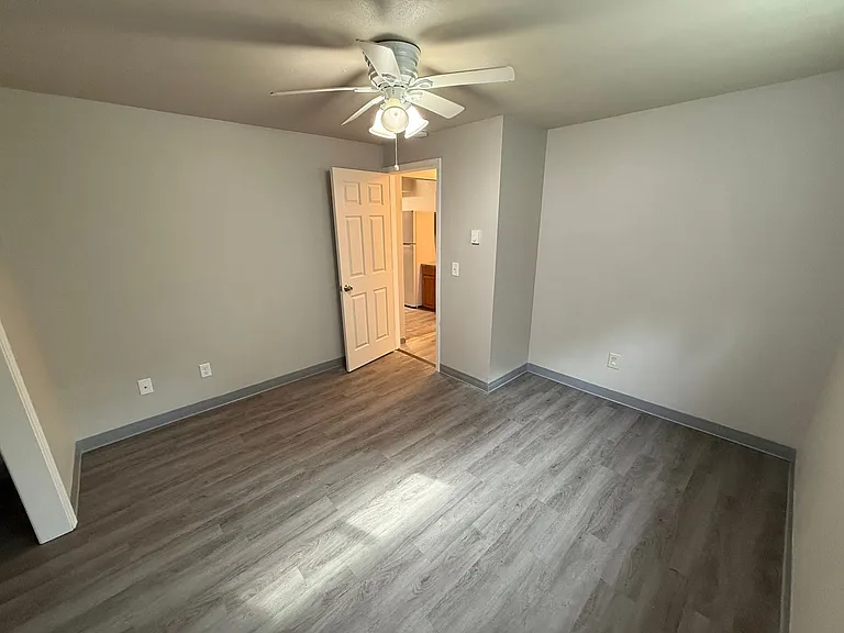 943 East Augusta Avenue — Photo 10