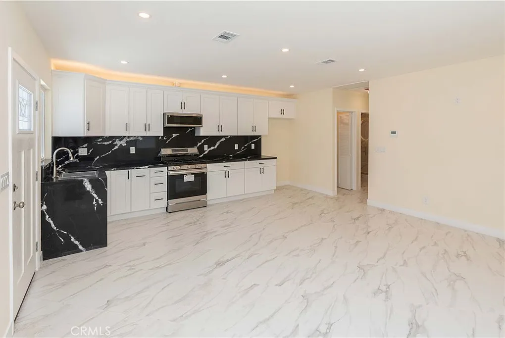 1 bed, 600 sqft, $2,700 — Photo 3