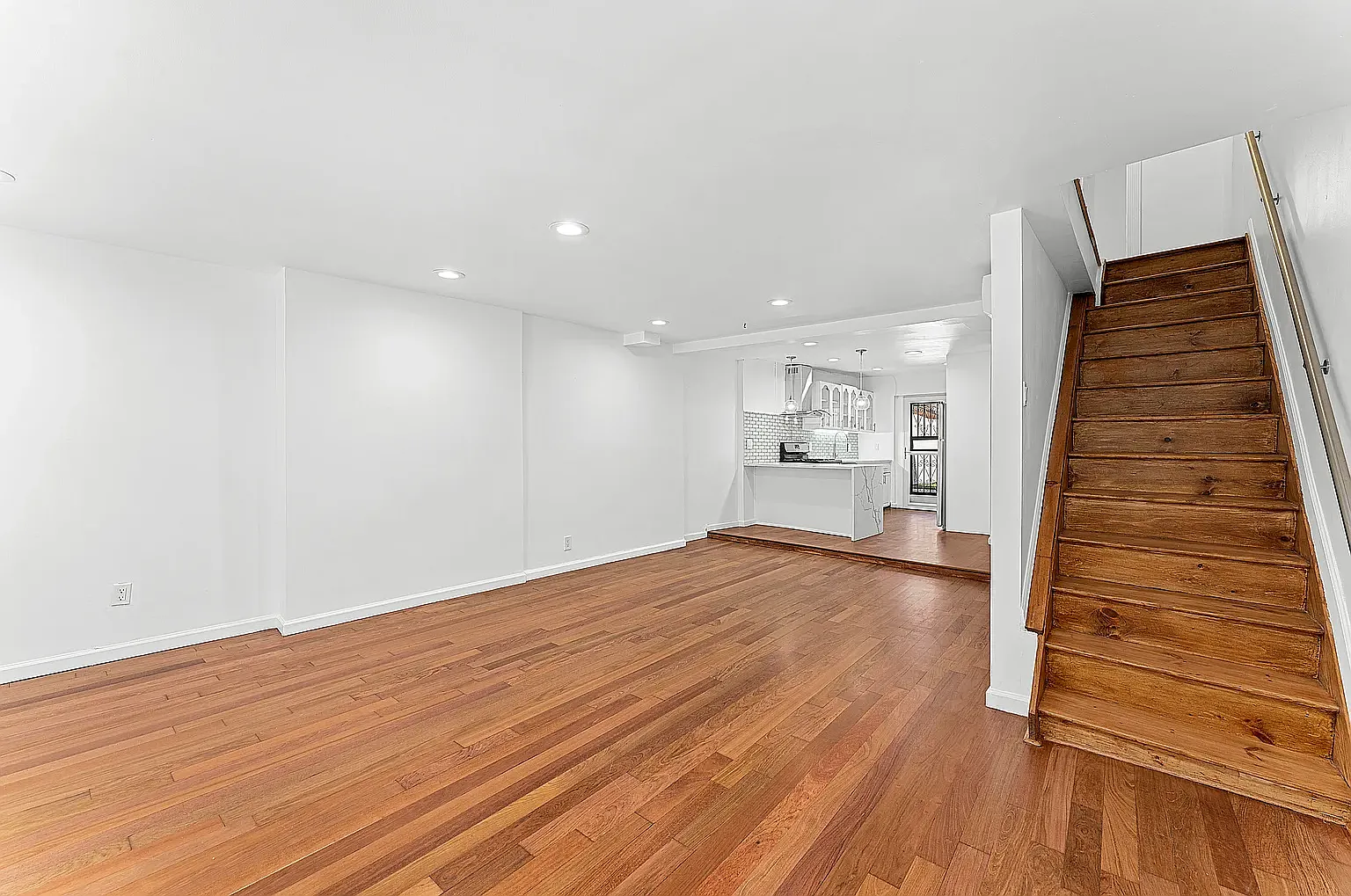693 De Graw Street — Photo 4