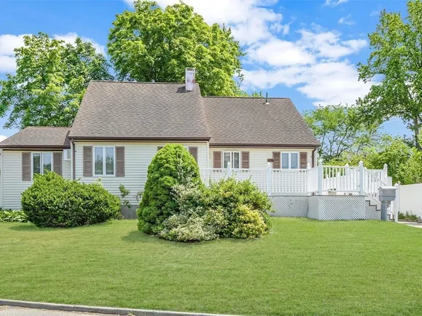 22 Elwood Road, Centereach, NY 11720