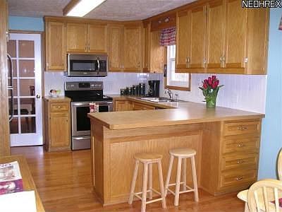 5th image of 8540 Kellydale St NW