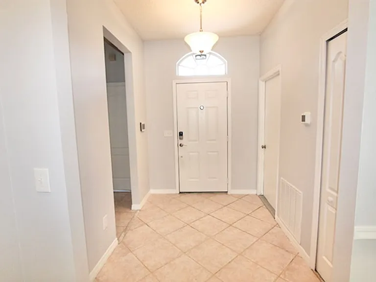 1710 Riveredge Rd — Photo 2