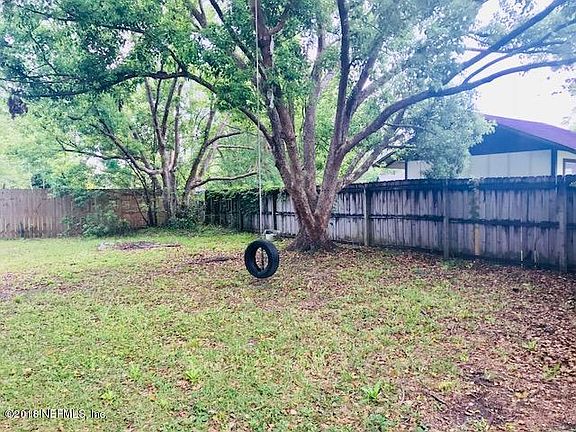 4th image of 229 Evergreen Ln