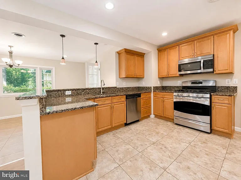 7411 Long Pine Dr — Photo 4