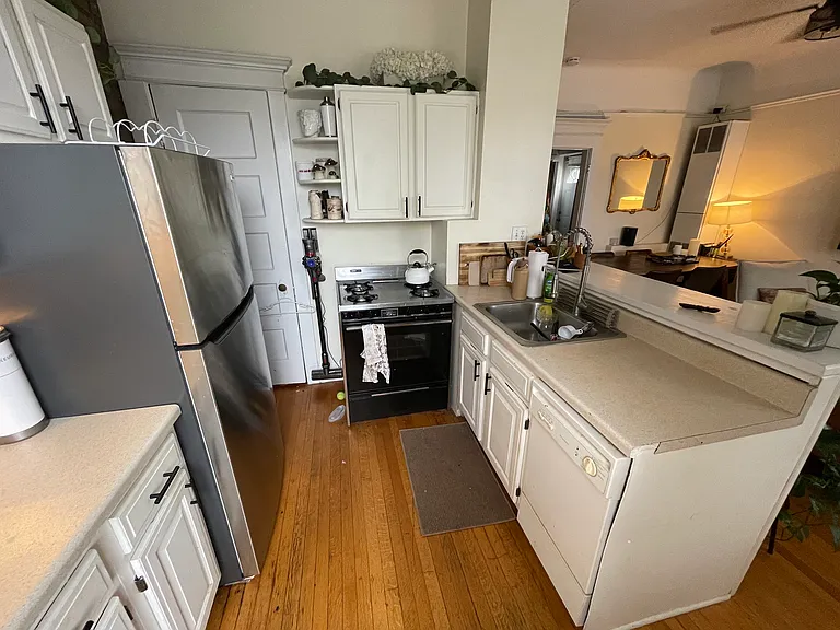 736 W Cornelia Ave #3F — Photo 4