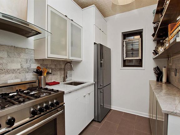 3rd image of 319 W 54th St #2A
