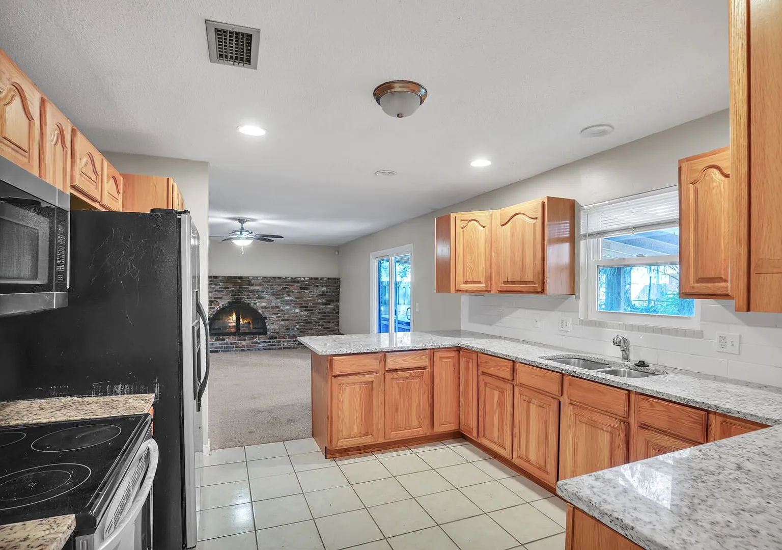 4 bedroom 2.5 bath home in Fort Caroline! — Photo 1