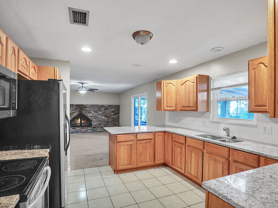 1st image of 3917 Tara Hall Dr