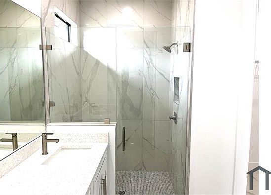 4th image of 3735 NE 12th Ave