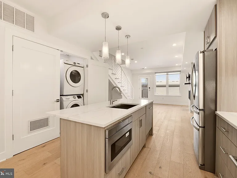 1023 16th St NE #B — Photo 8