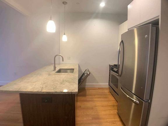 4th image of 806 Bergen St #112