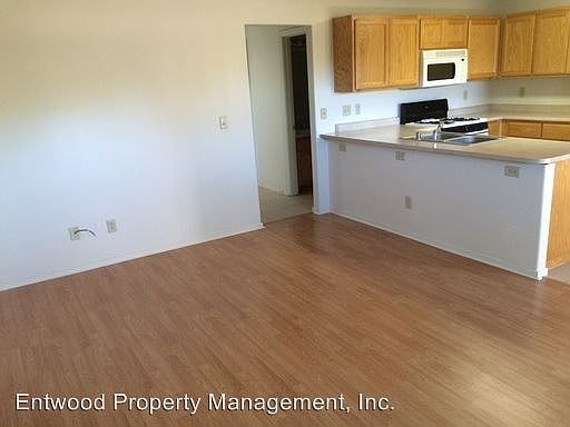 2nd image of 490 Posada Way Unit 2