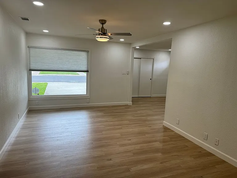 1400 Clay St — Photo 7