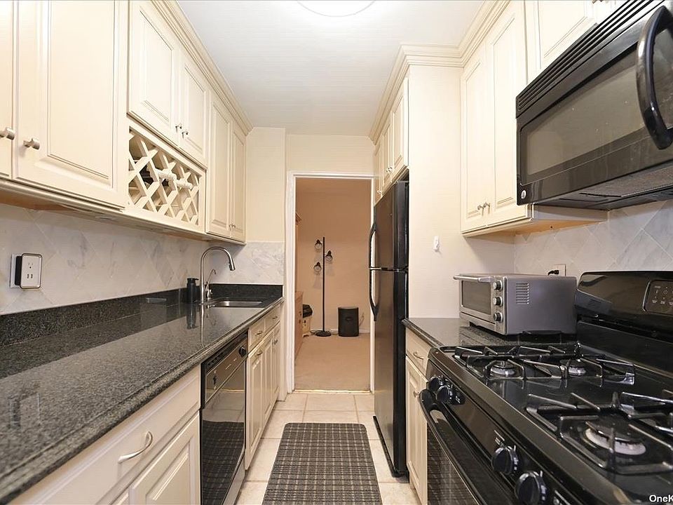 1st image of 4 Birchwood Ct APT 1F