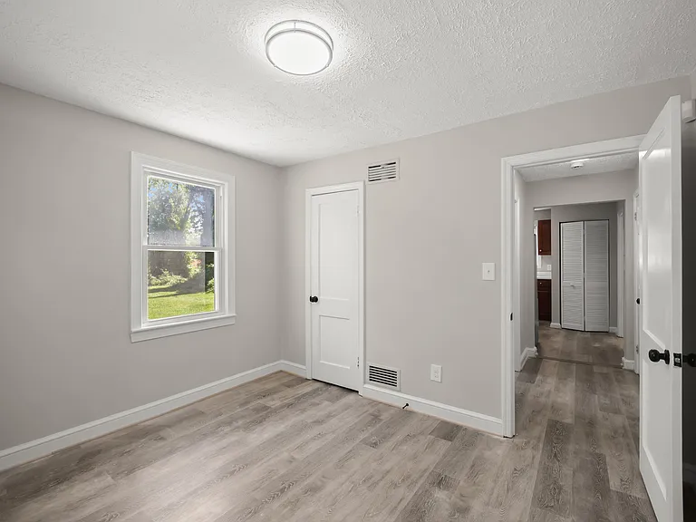 7520 Burgess Ln — Photo 19