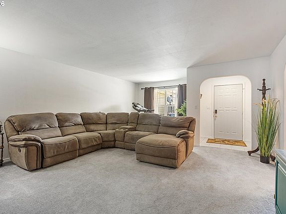 4th image of 880 F St