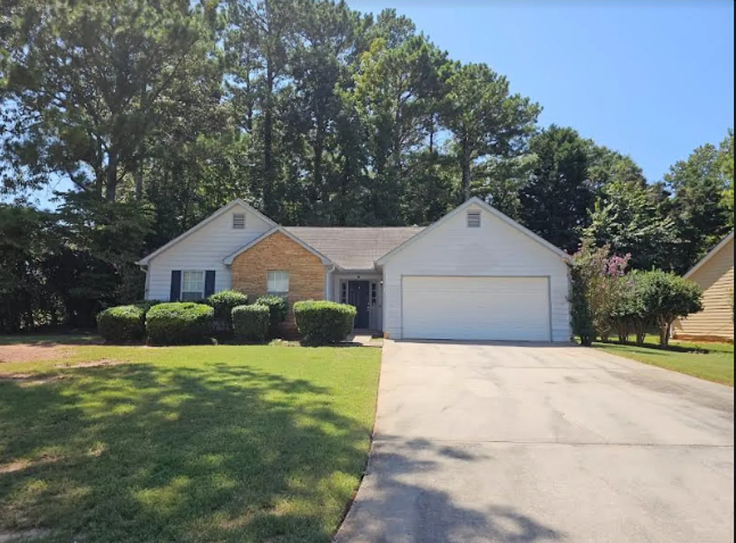 3 Bedroom 2 Bath Fayetteville Home — Photo 1