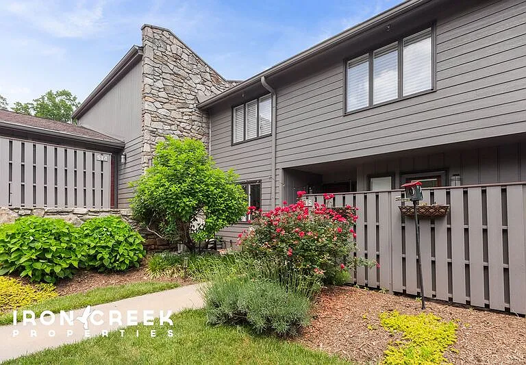 515 Crowfields Ln — Photo 1