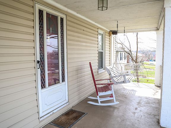 3rd image of 728 Rogers Rd