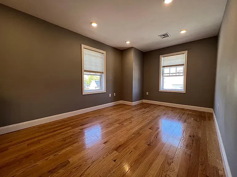 2 bed, 850 sqft, $2,300 — Photo 4