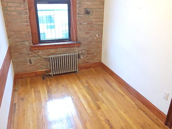 3rd image of 424 E 13th St #32