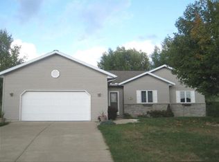513 Meadowlark Ln, Portage, WI 53901