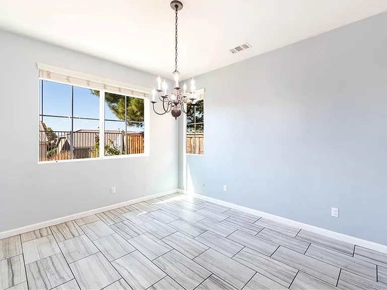 15561 Hammett Ct — Photo 4
