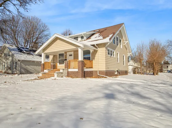 704 E Salem Ave, Indianola, IA 50125